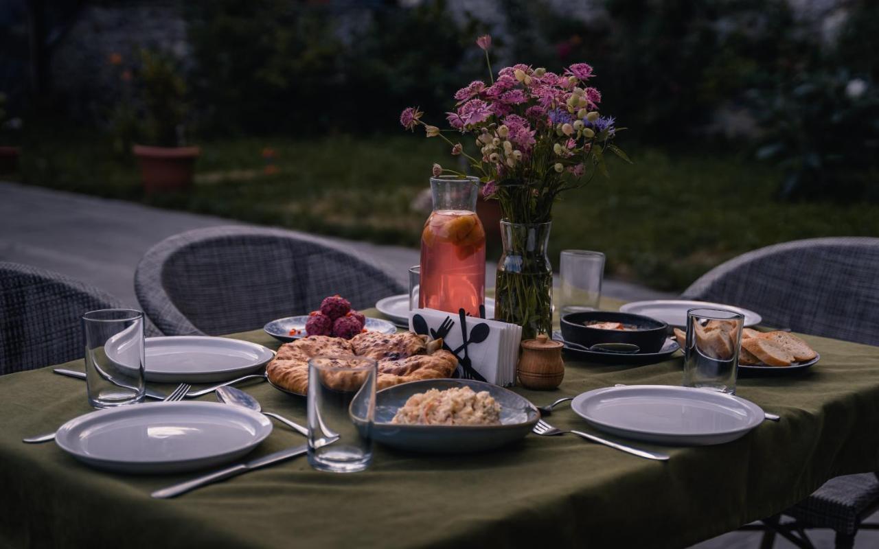 Hotel Old House Μέστια Εξωτερικό φωτογραφία